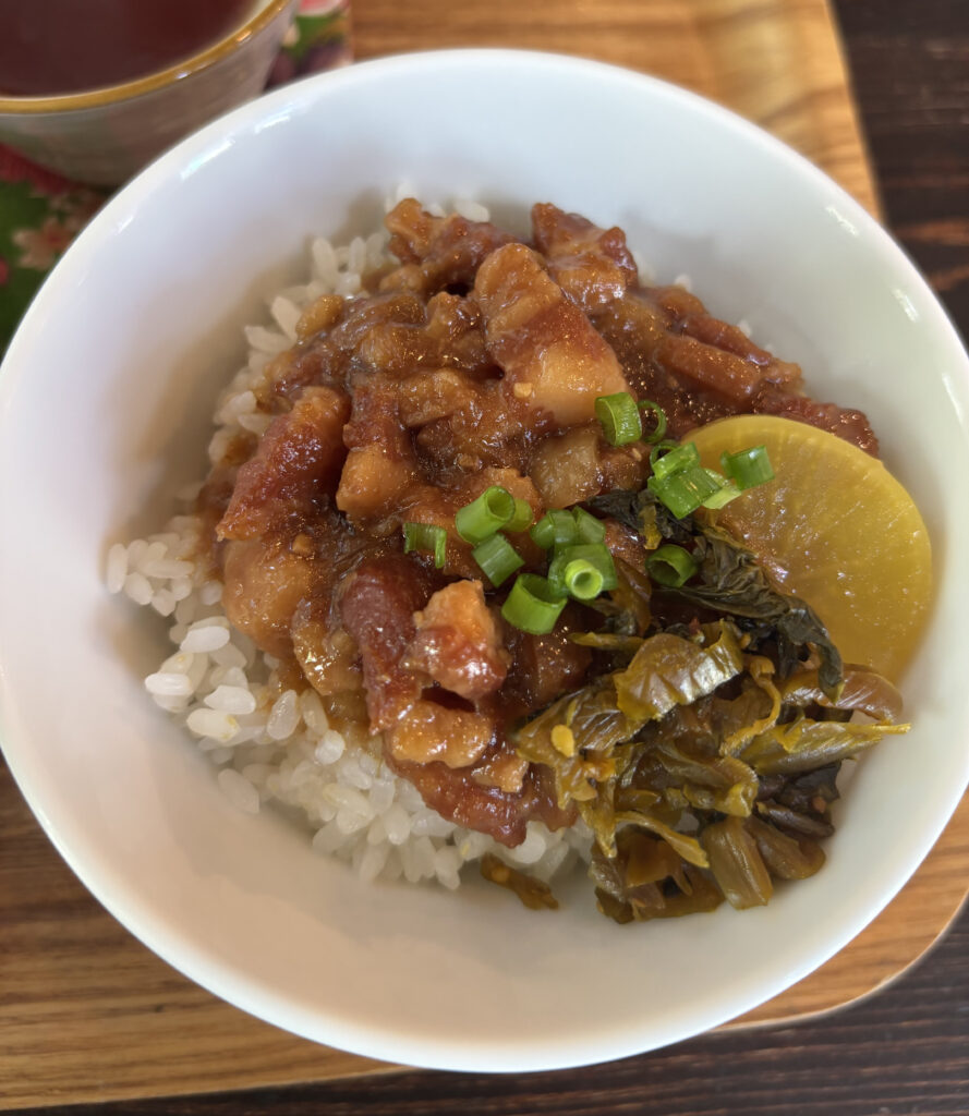 台湾茶房e~oneのルーローハン