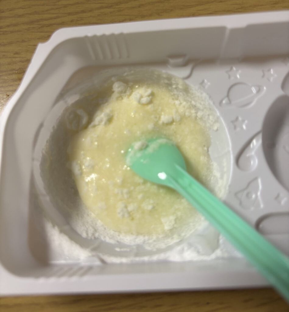 ねるねるねるね レアチーズケーキ味　１番の粉に水を入れた画像