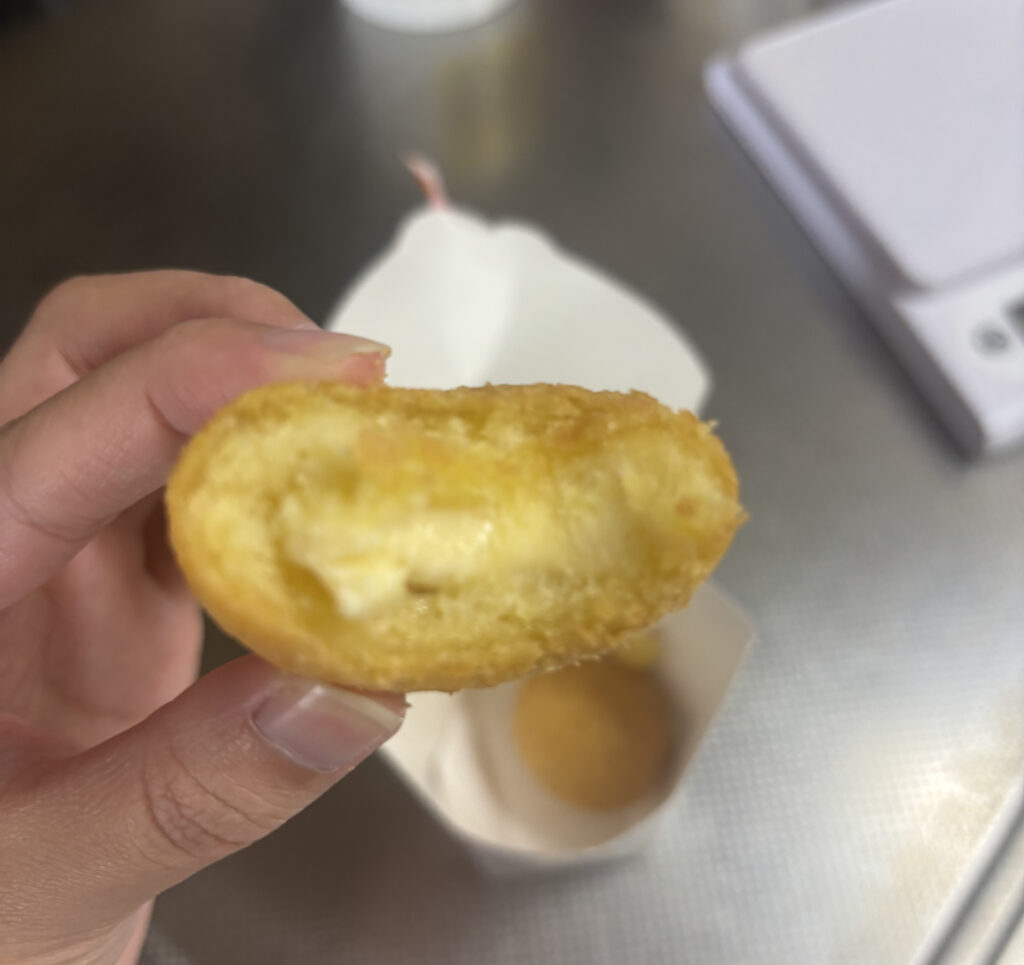 セブンイレブンのチーズボールの断面