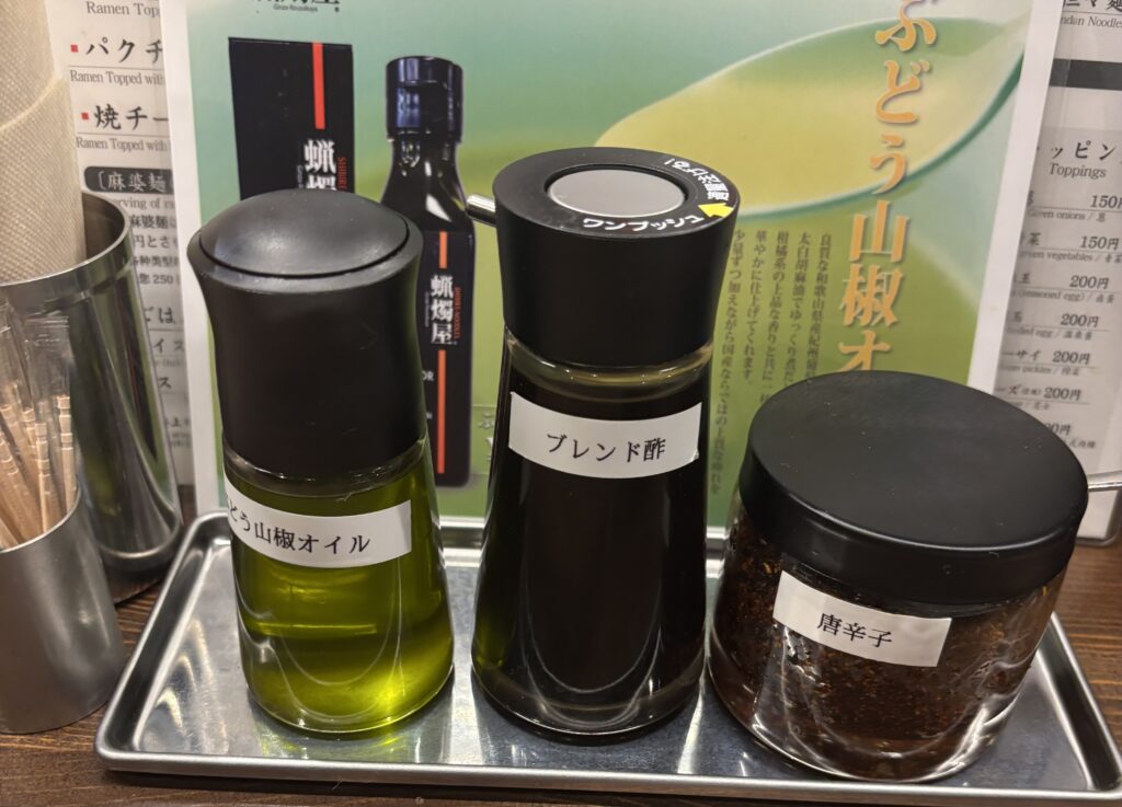 蝋燭屋に備え付けられている調味料の画像